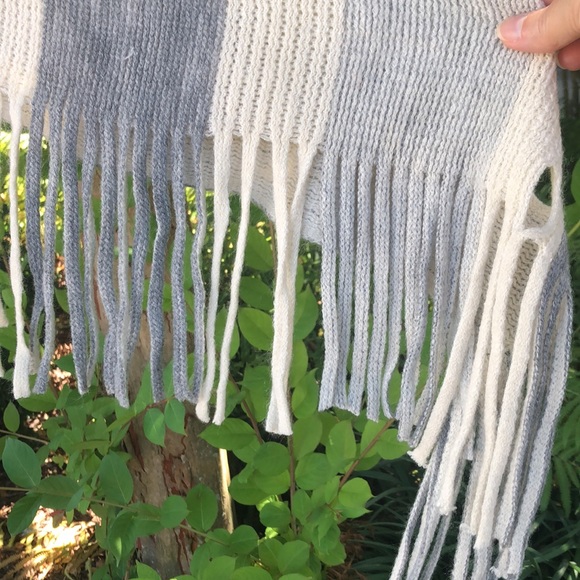 NWT- Gray & Ivory Fringe Hem Poncho top, one size - Picture 3 of 10